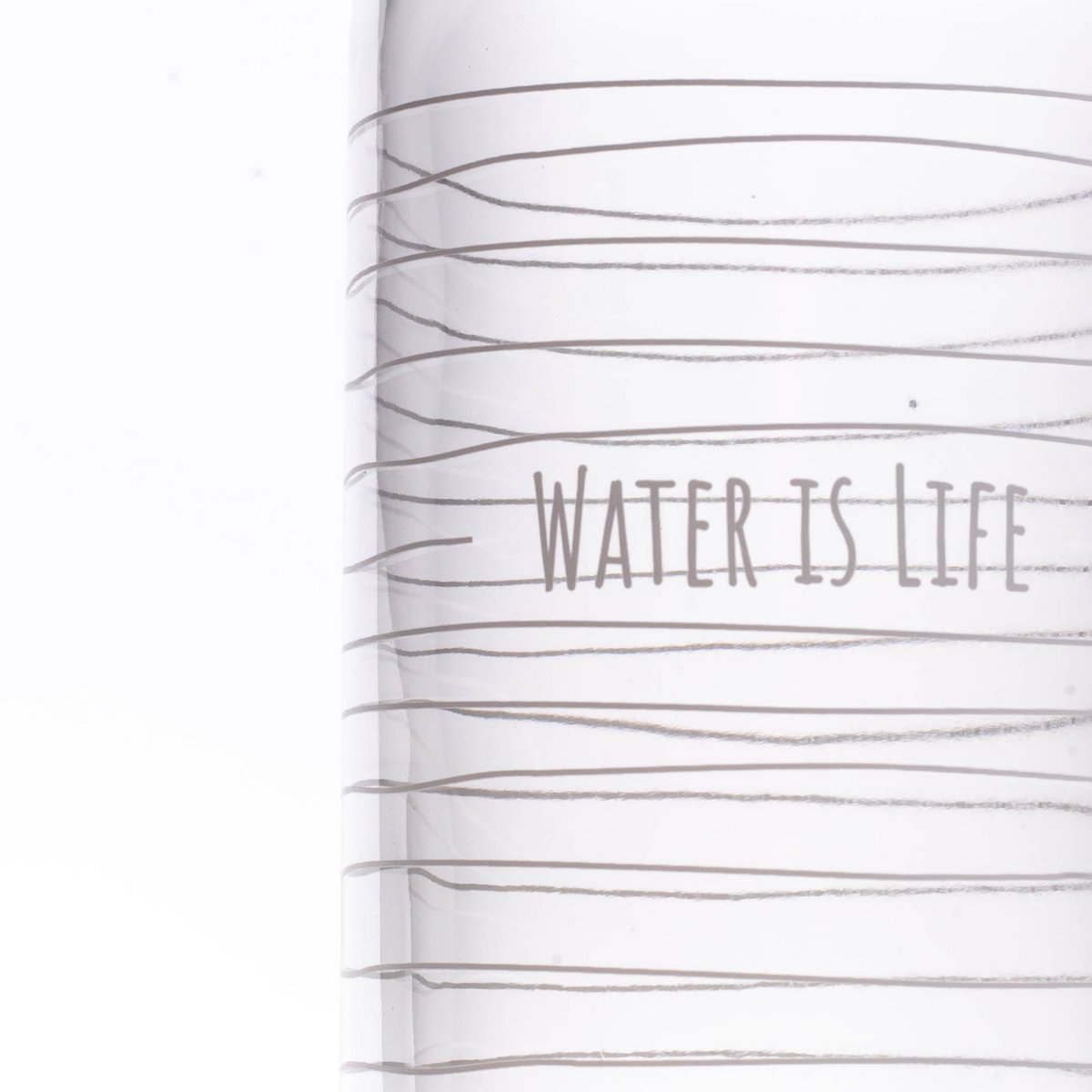 Detail van de golvende lijnen en de tekst Water is Life