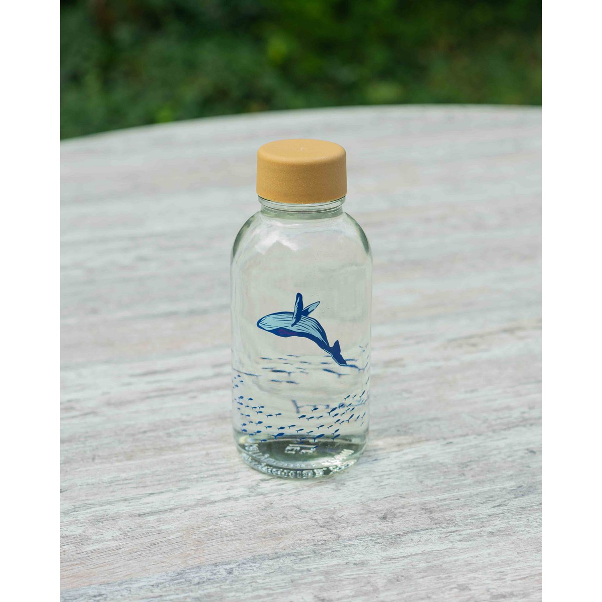 Drinkfles Ocean Lover op een stenen tafel
