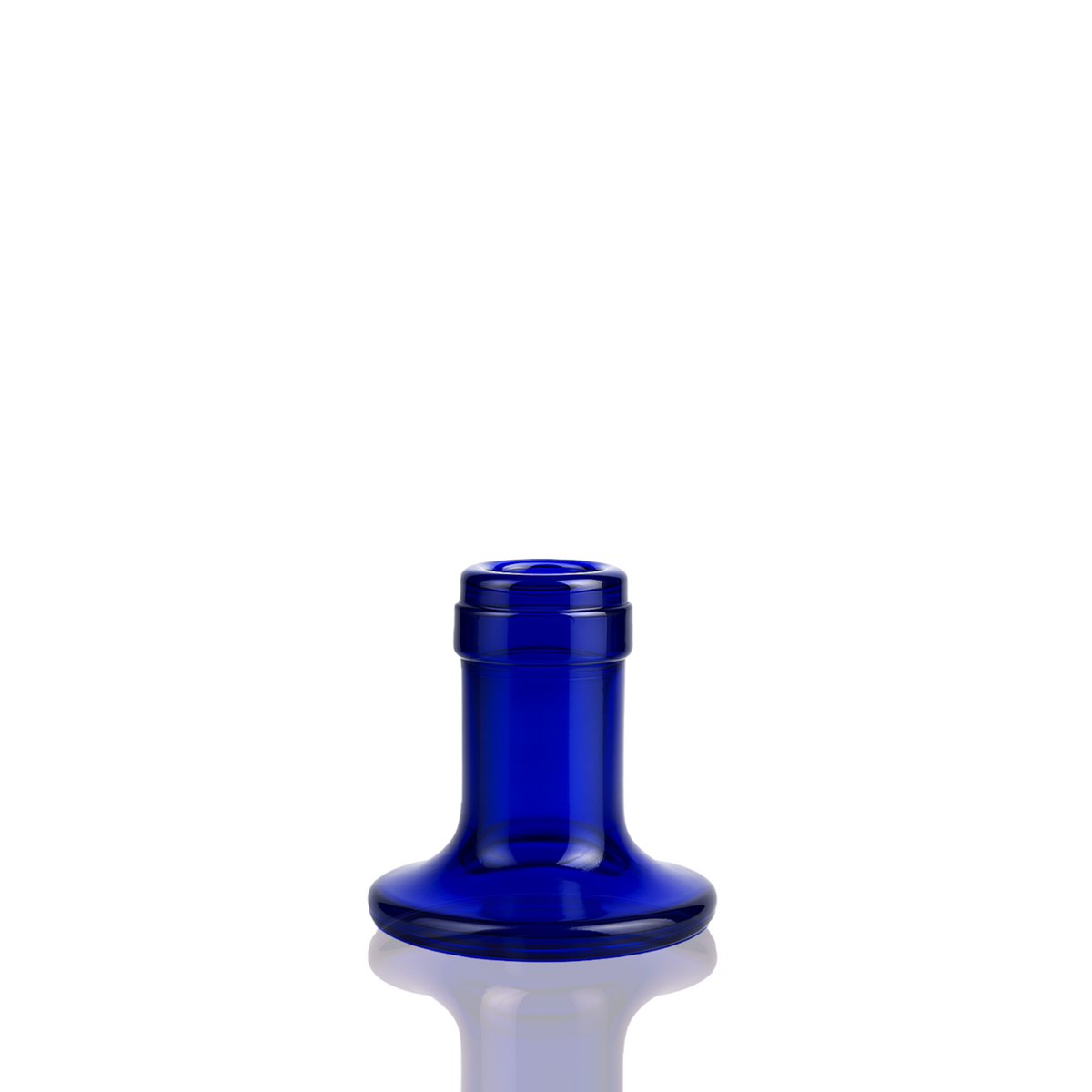 Blauwe kandelaar van Rebottled, gemaakt van de hals van een gebruikte wijnfles