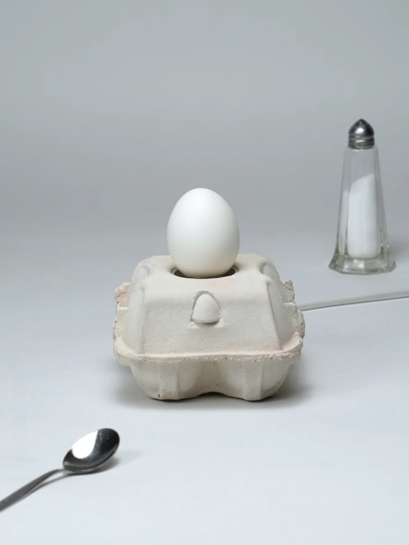 Eierdooslamp Classic met een witte Egglamp, uit