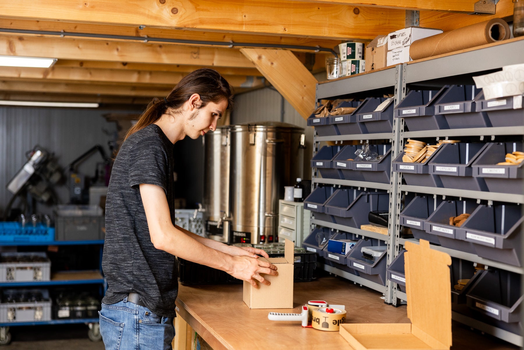 Ambachtelijke groene relatiegeschenken van lokale producenten