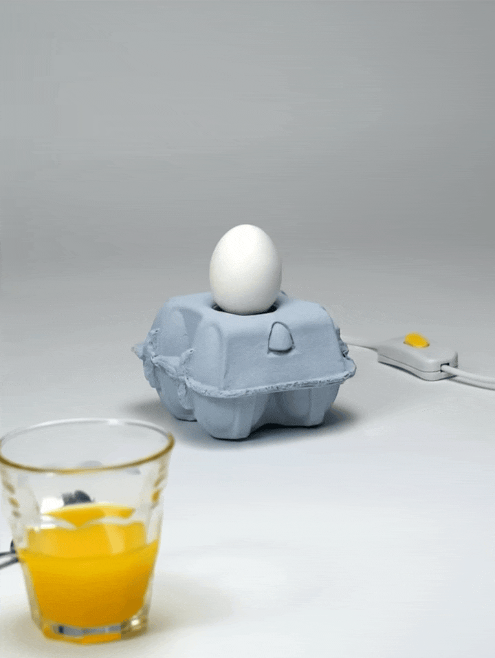 Bewegend beeld rond de eierdooslamp Sky met een witte Egglamp