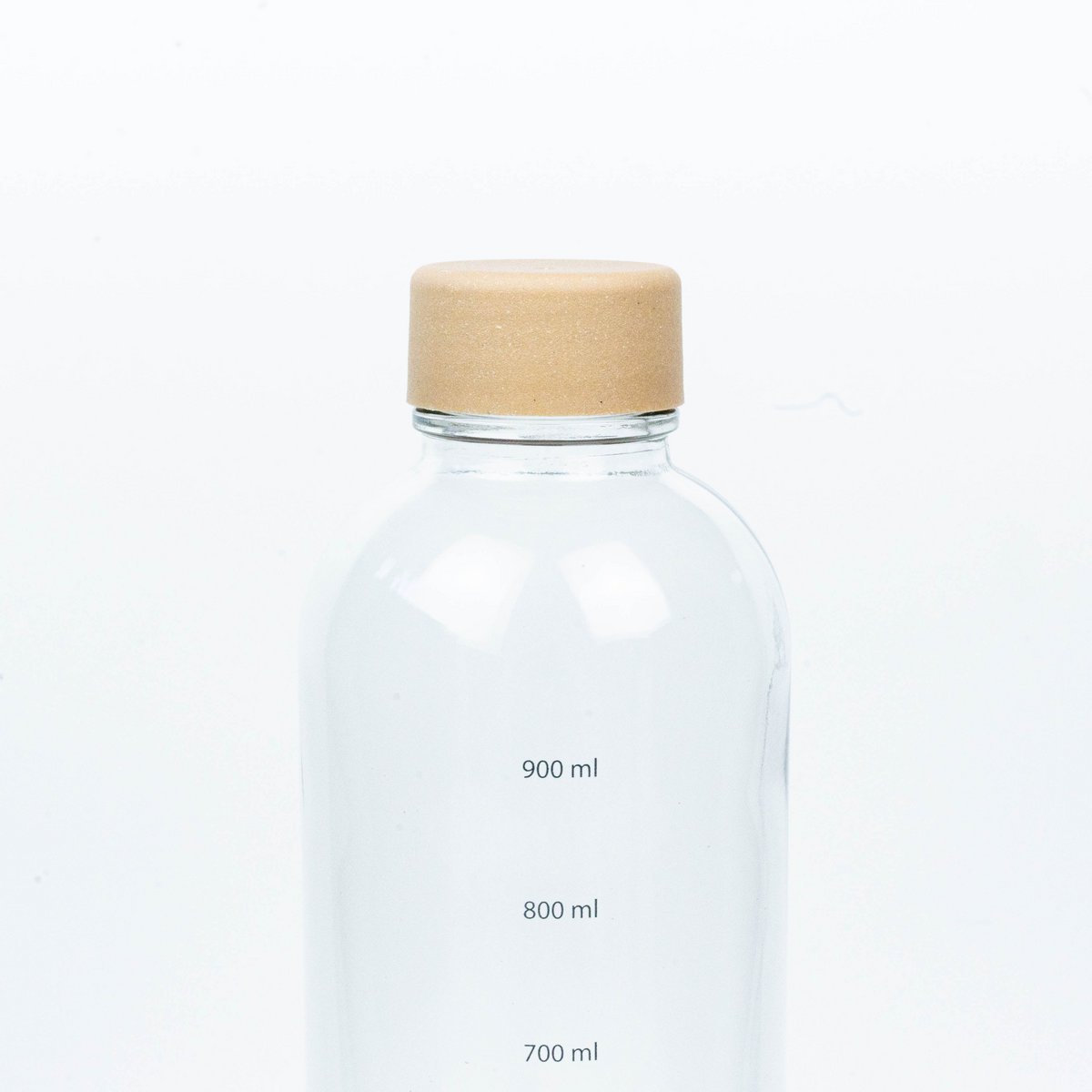 Bovenkant van de drinkfles met de maatstreepjes 700 tot 900 ml