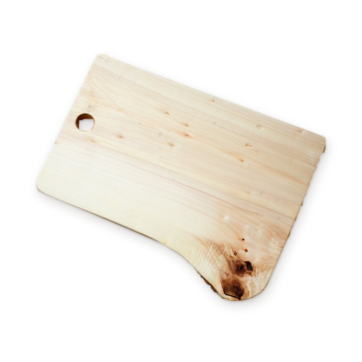 De robuuste borrelplank van Leeuwarder stadshout uit het pakket, 45 x 25 x 3 cm, met natuurlijke rand