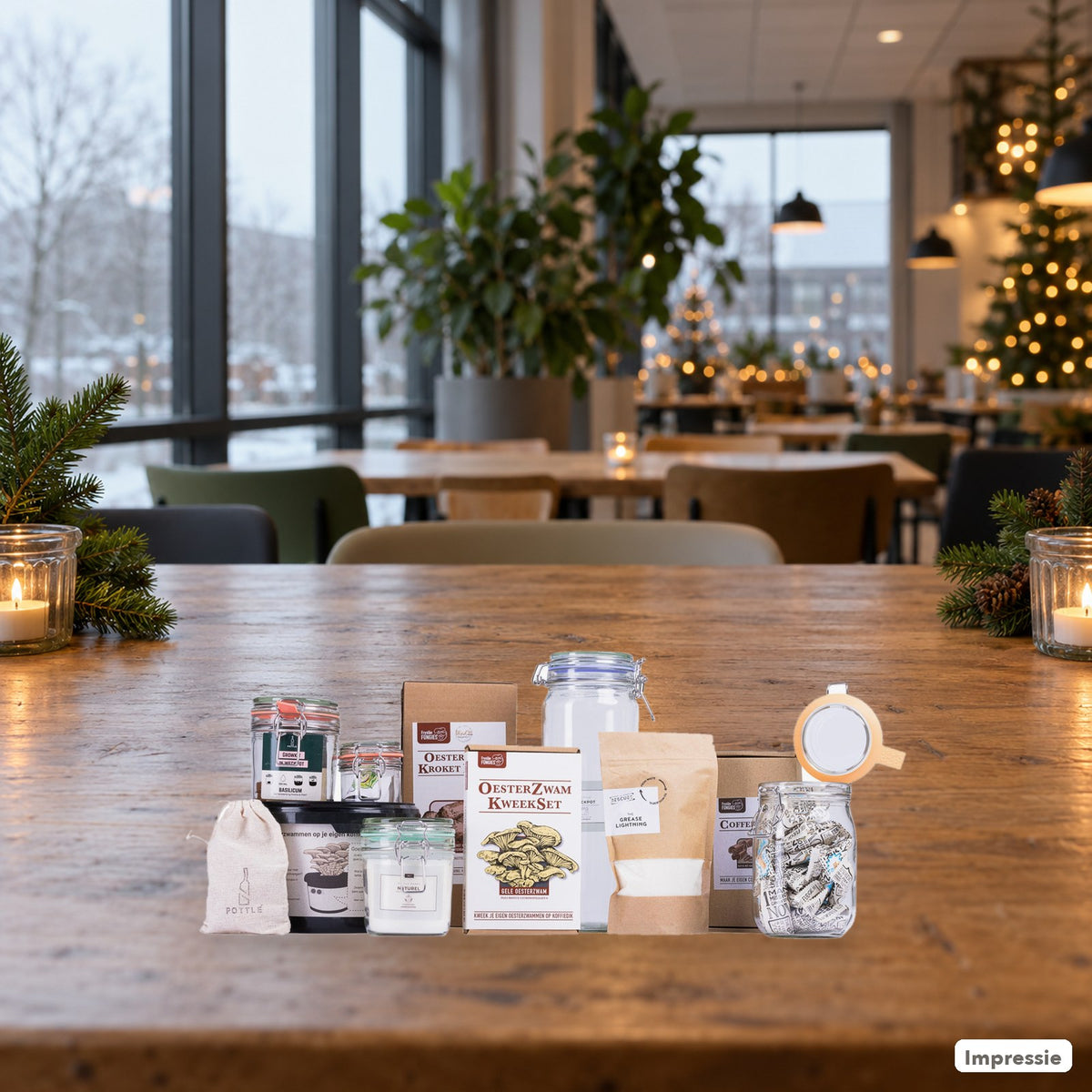 Circulair Kerstpakket - XL op een tafel in een kantine met kerstsfeer (impressie)
