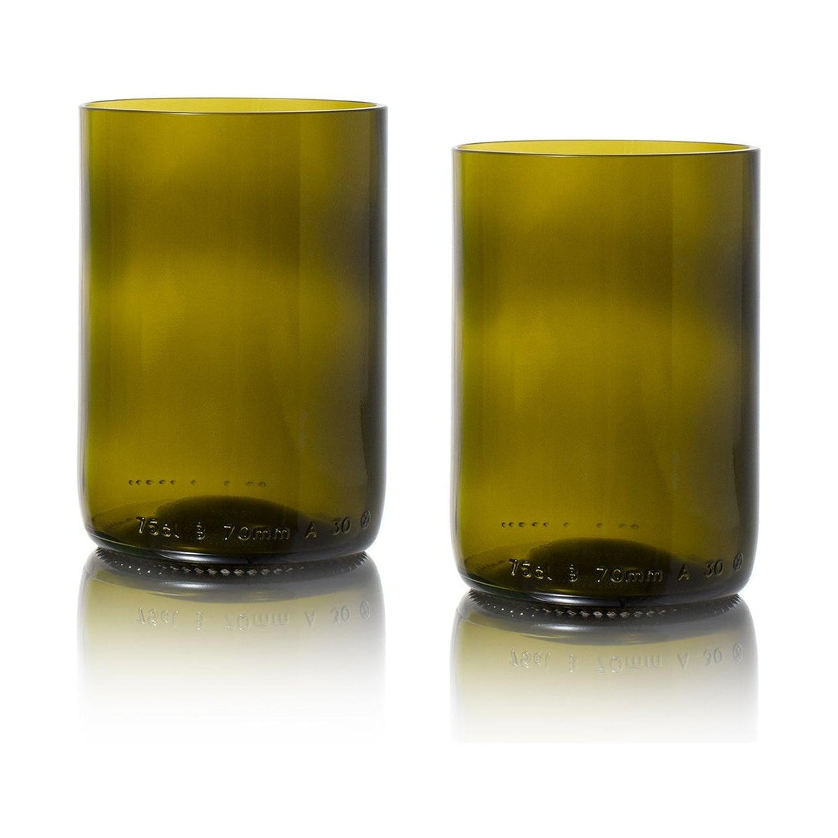 Twee bruine drinkglazen van Rebottled, gemaakt van gebruikte wijnflessen