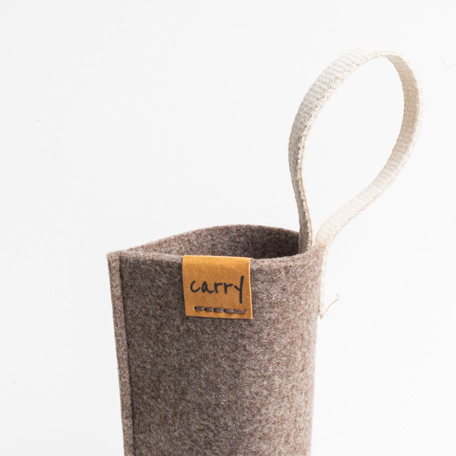 Label met carry-logo en lus van de naturel hoes