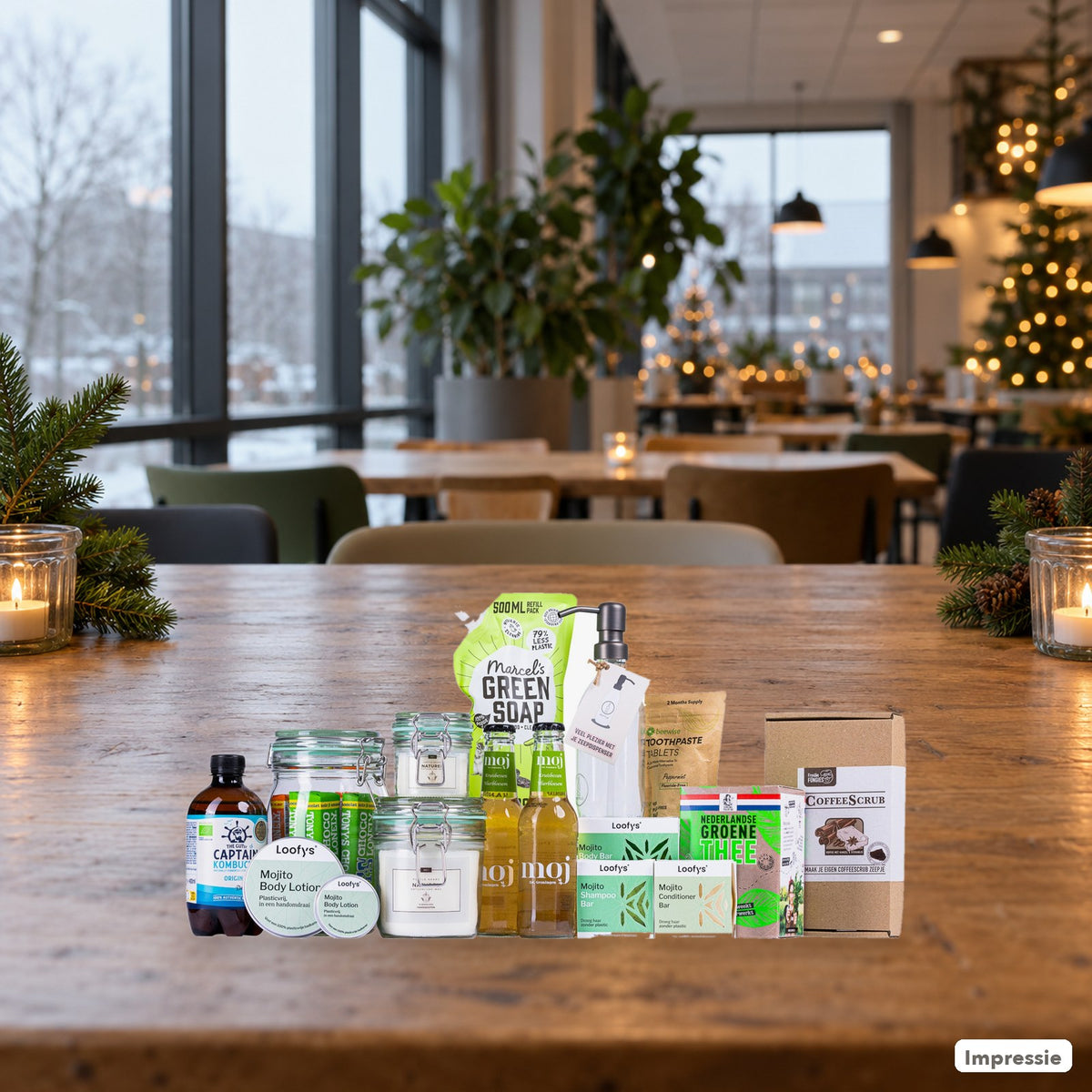 Feel Good Kerstpakket - XL - Groen op een tafel in een kantine met kerstsfeer (impressie)