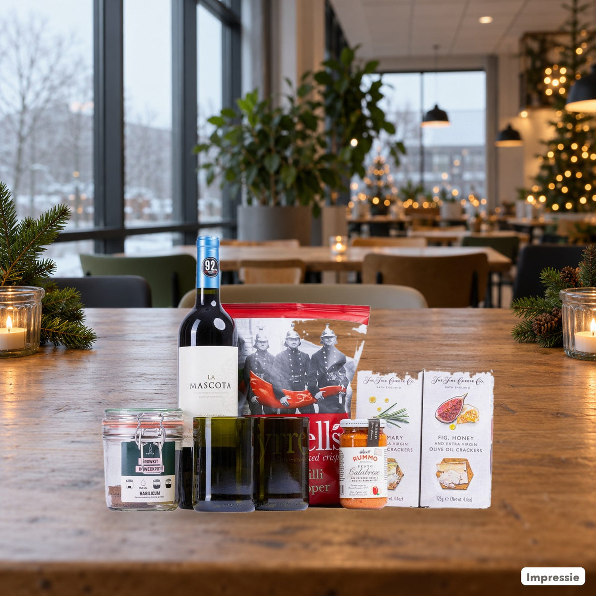 Italiaans Kerstpakket - S op een tafel in een kantine met kerstsfeer (impressie)