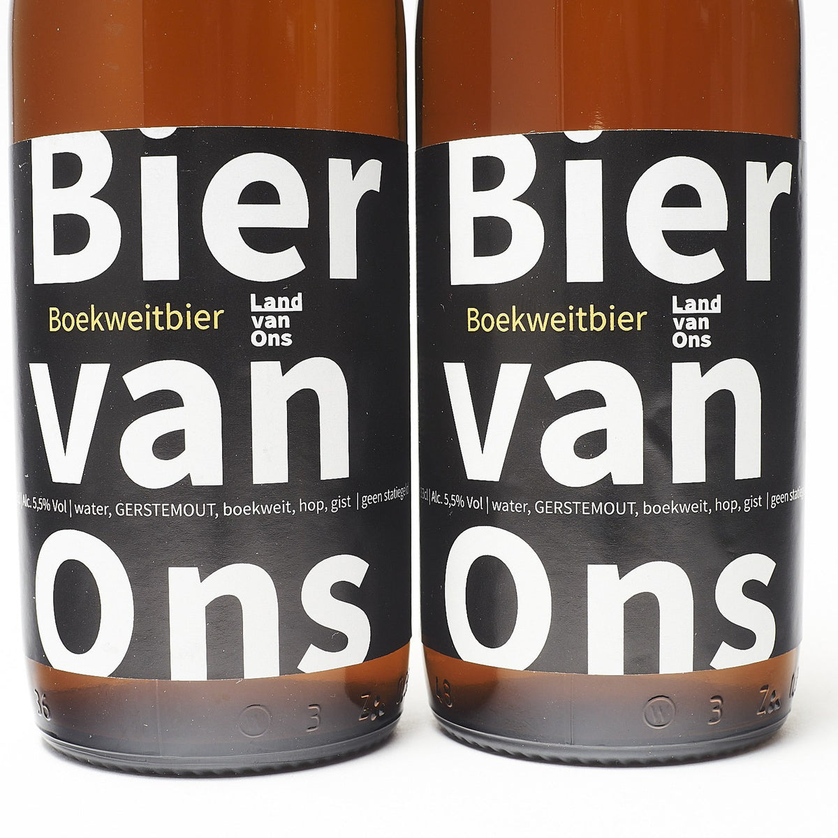 Etiket van Bier van Ons boekweitbier op twee flesjes