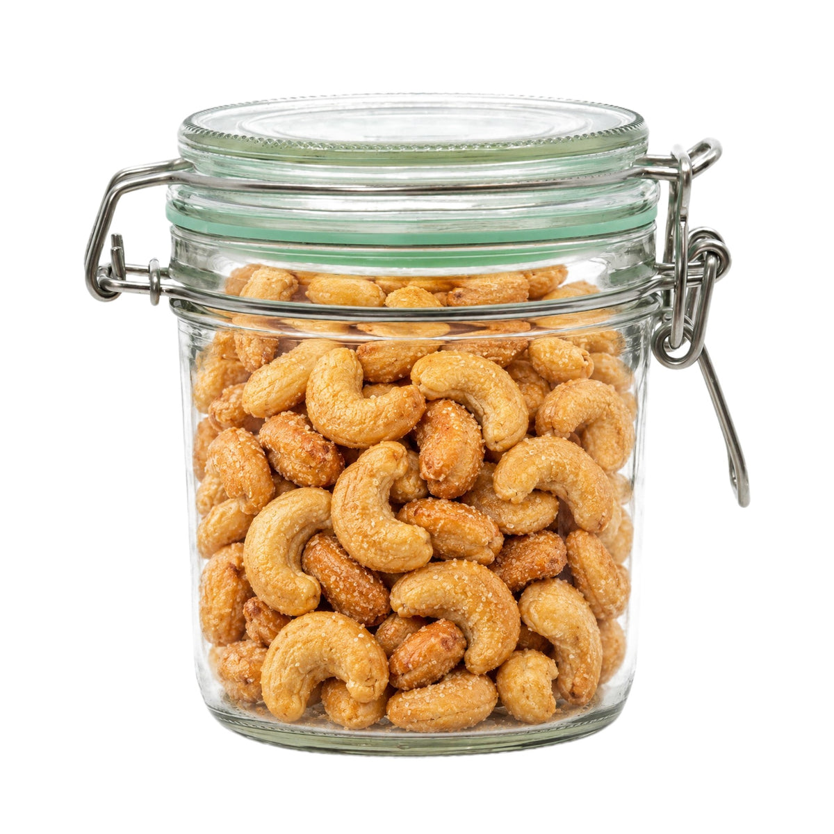 Gevulde weckpot (gezouten cashewnoten) op een witte achtergrond