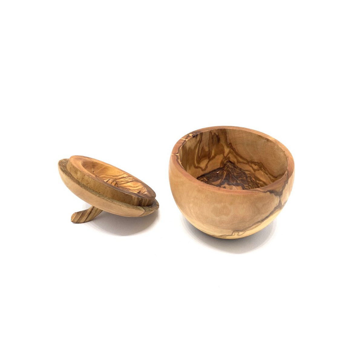 Leeg appelvormig zoutpotje van olijfhout met het deksel ernaast