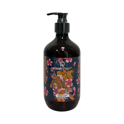 Vegan handzeep Hout & Salie van Housevitamin, bruine pompfles met tijgerprint