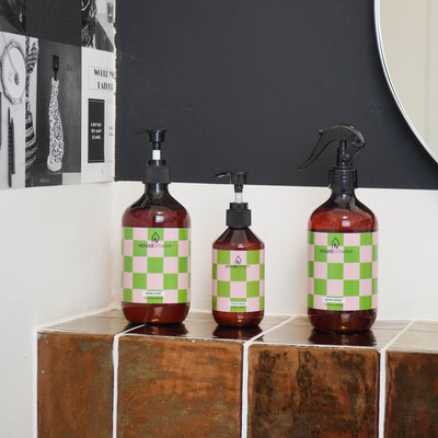 Handzeep Komkommer naast handcrème en roomspray in dezelfde print