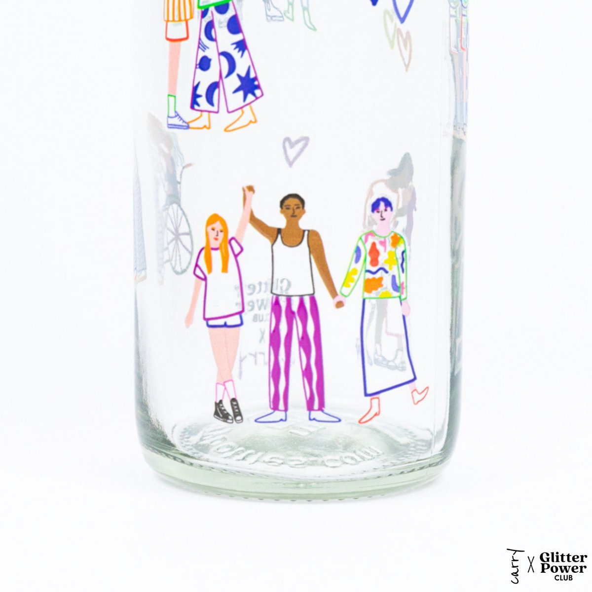 Detail van de getekende figuren op de drinkfles Love is Love