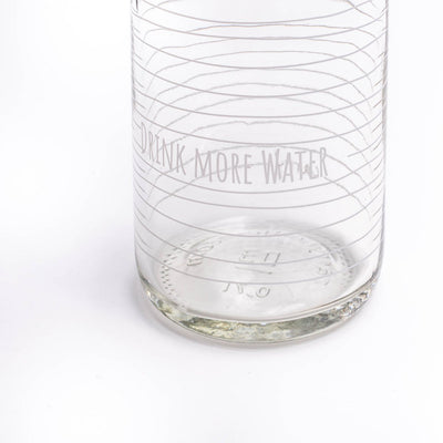 Onderkant van de drinkfles Water is Life