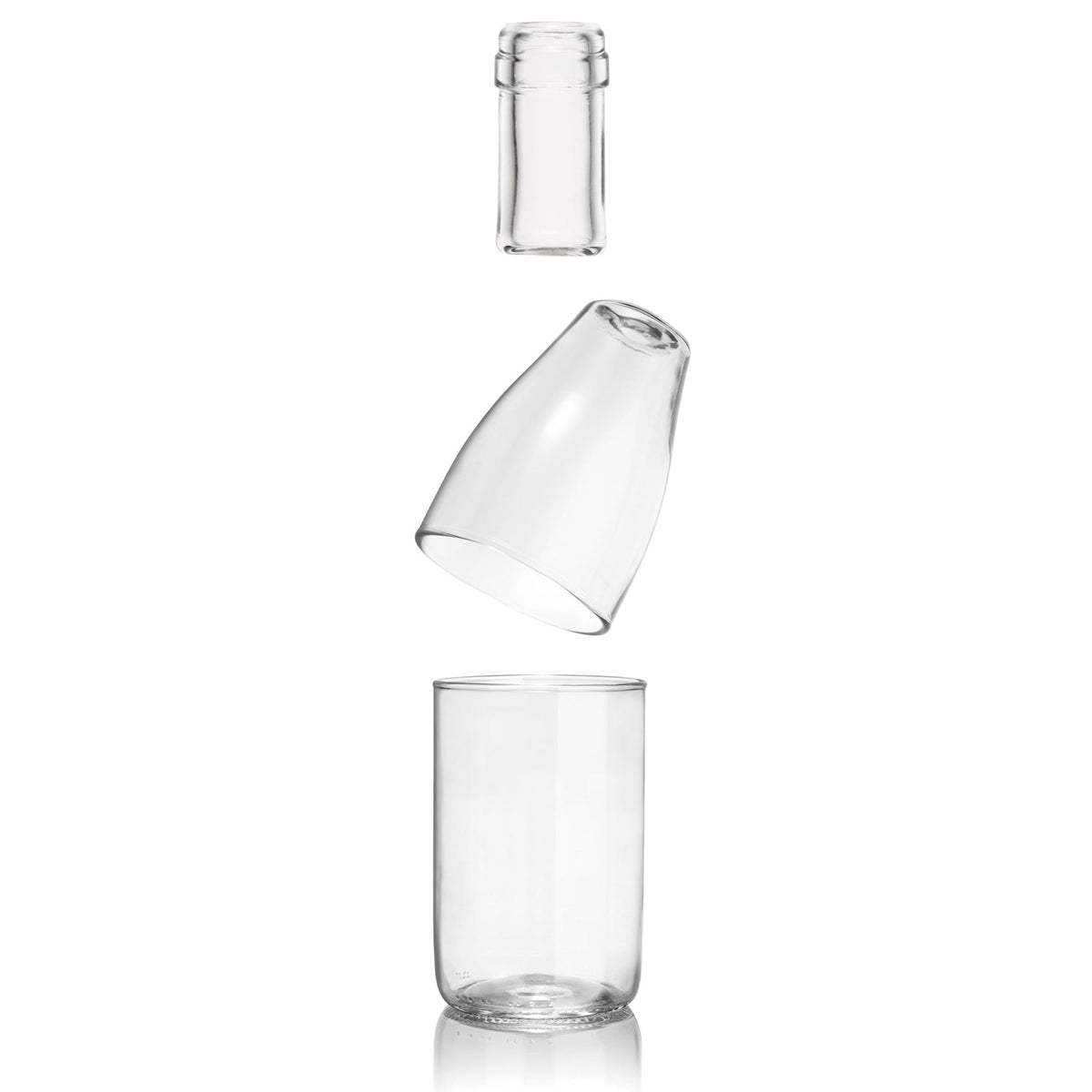 Drie transparante glazen boven elkaar, samen in de vorm van een fles