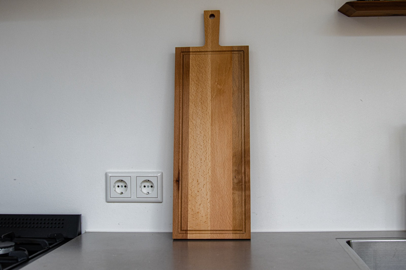 Borrelplank beuken met handvat en sapgeul - 59x19cm