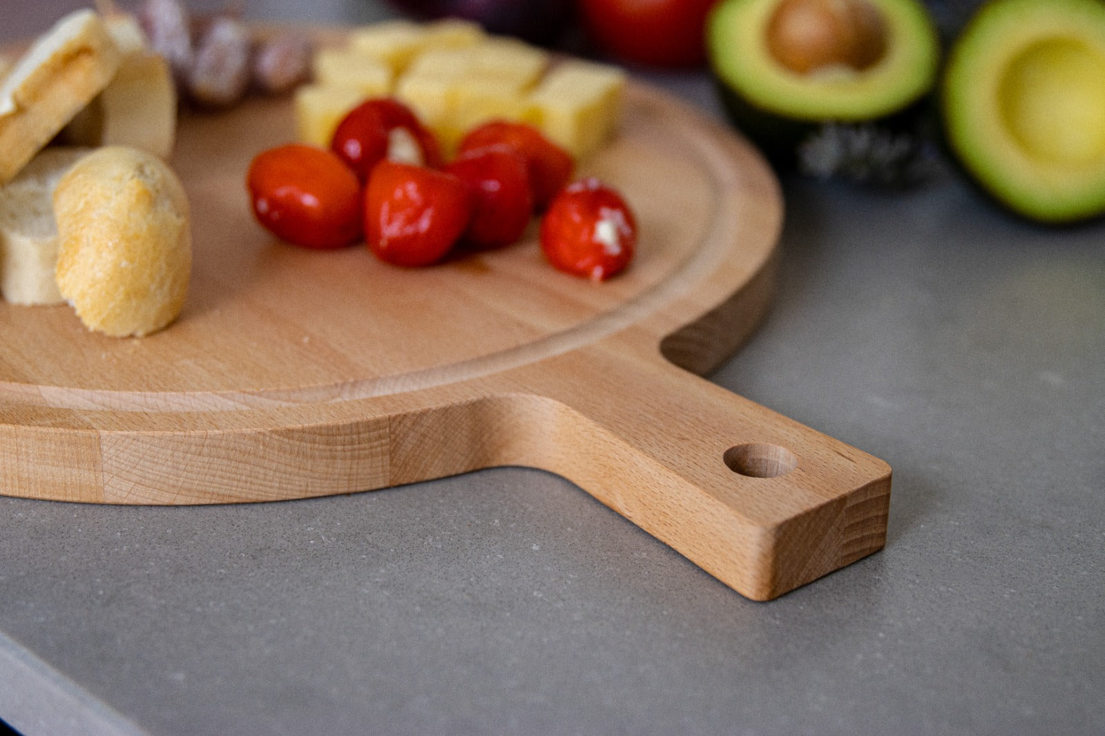 Borrelplank ronde beuken met handvat - 31 cm