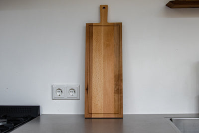 Borrelplank van beukenhout met handvat en sapgeul, 48 x 17 cm, tweede foto