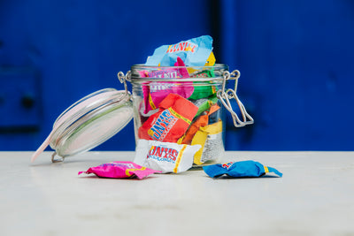 Weckpot gevuld met chocolade van Tony's Chocolonely