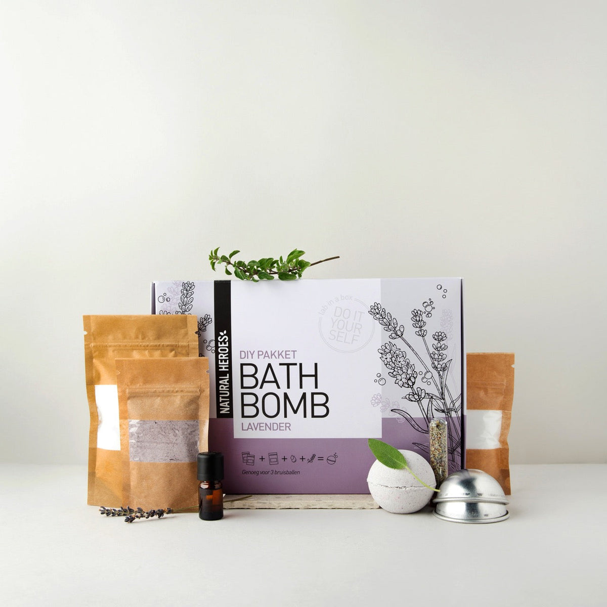 DIY-pakket bruisballen met lavendel van Natural Heroes, doos met zakjes en mal