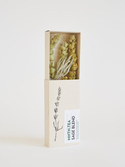 Open mini-doosje Sage Blend van Lemon Poppy met hele stengels bergthee en salieblaadjes