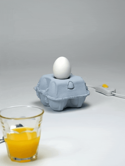 Bewegend beeld rond de eierdooslamp Sky met een witte Egglamp