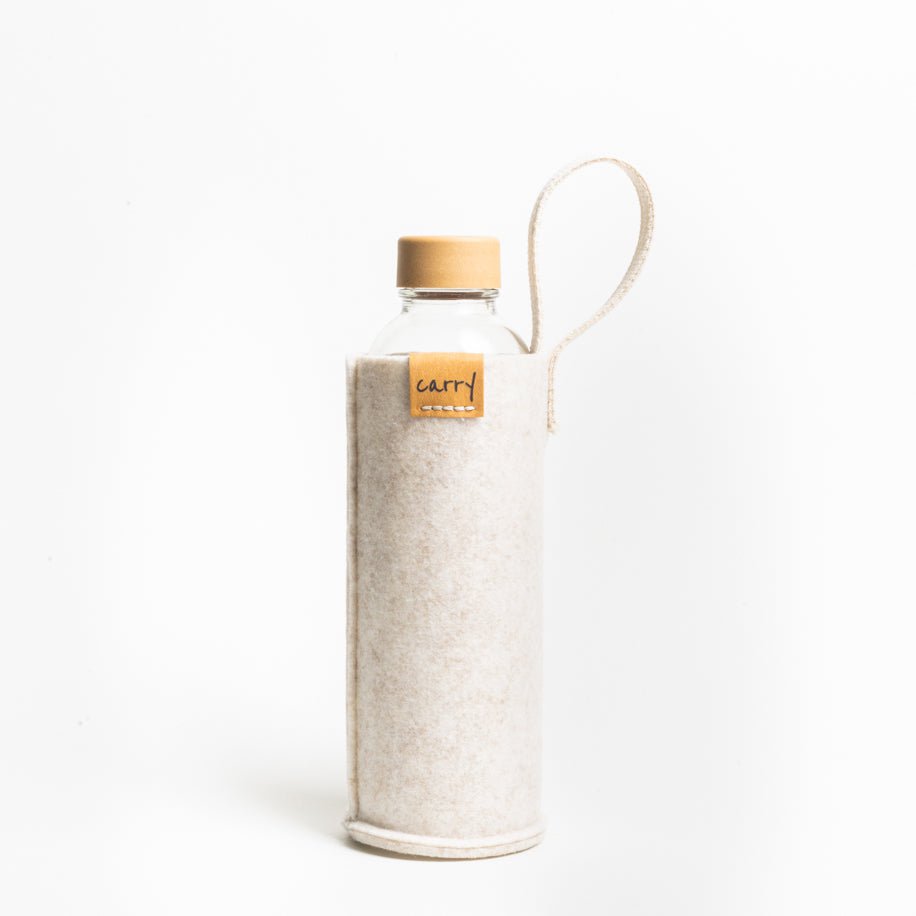 Drinkfles van 0,7 liter in de beige beschermhoes