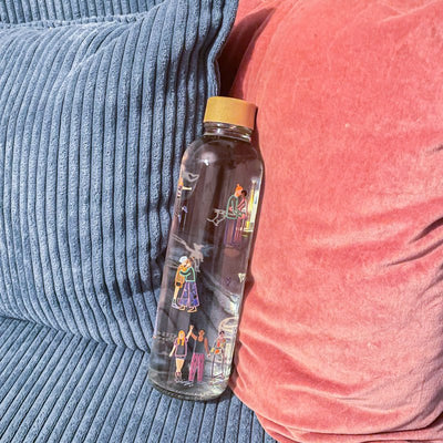 Drinkfles Love is Love in een jaszak
