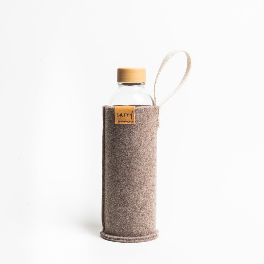 Drinkfles van 0,7 liter in de naturel beschermhoes