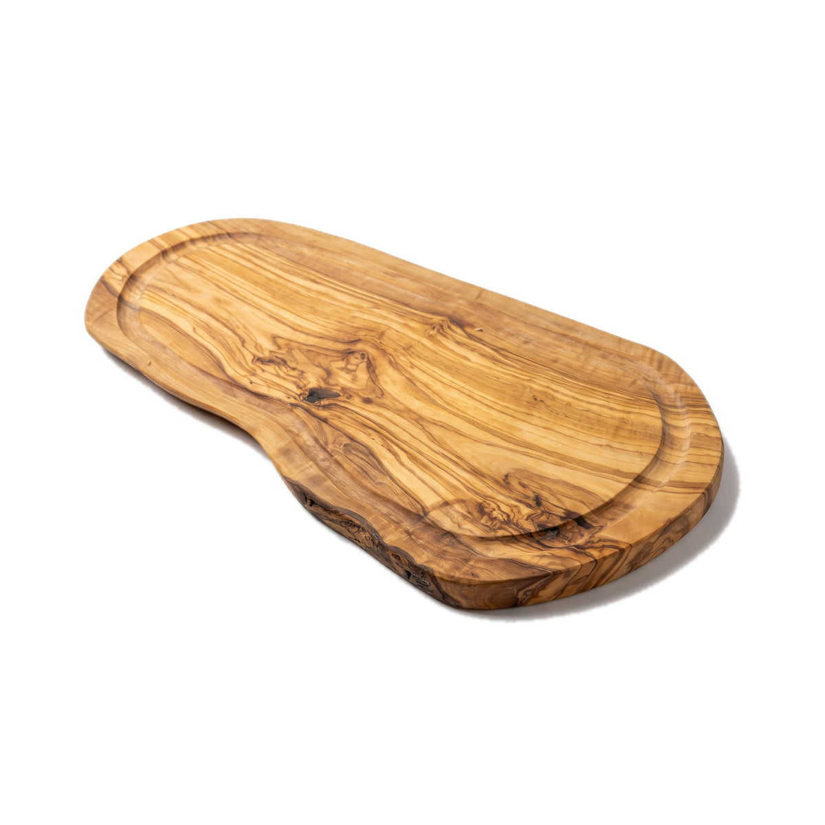 Borrelplank met sapgeul - ovale serveerplank - 45x20cm op een witte achtergrond