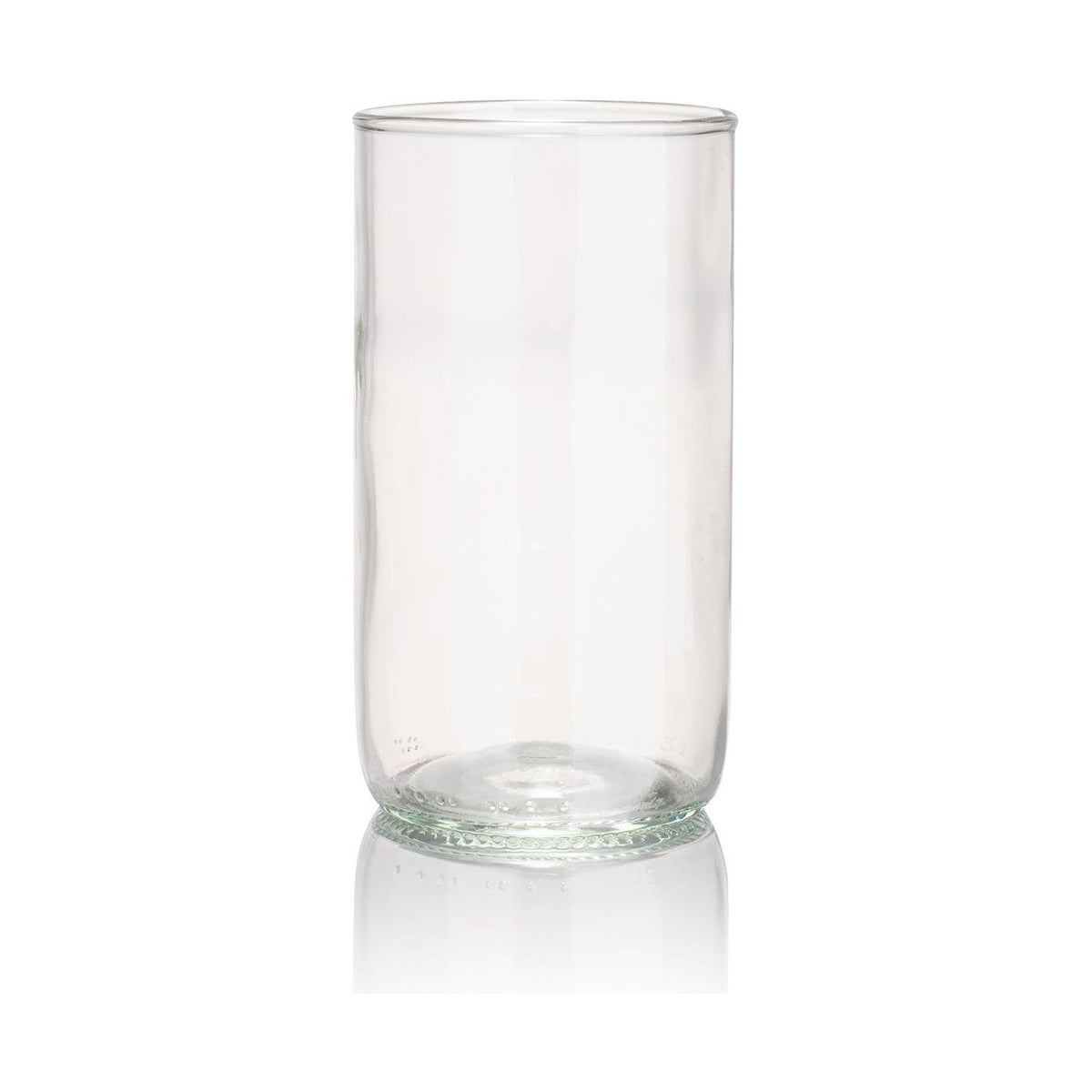 Hoog transparant drinkglas van Rebottled, model curve, gemaakt van een gebruikte wijnfles