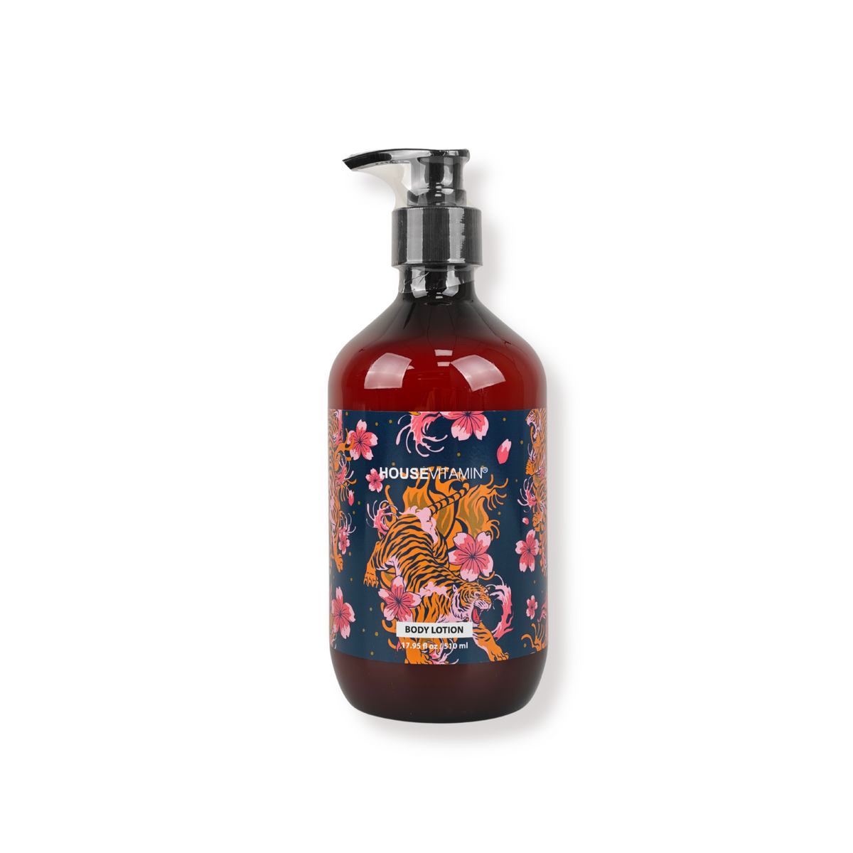 Vegan bodylotion Hout & Salie van Housevitamin, bruine pompfles van 510 ml met donkerblauw tijgeretiket vol bloesem