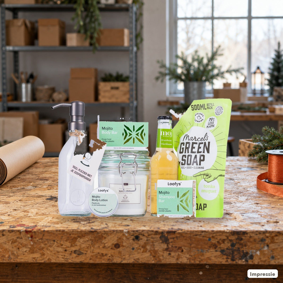 Feel Good Kerstpakket - S - Groen op een werkbank in de werkplaats (impressie)