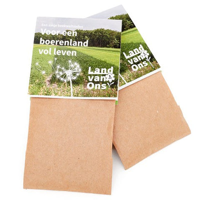 Twee weggeefzakjes boekweitzaad van Land van Ons met een kaartje