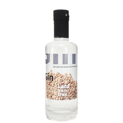 Fles gin van Land van Ons, gemaakt van tarwe van de Holtesch