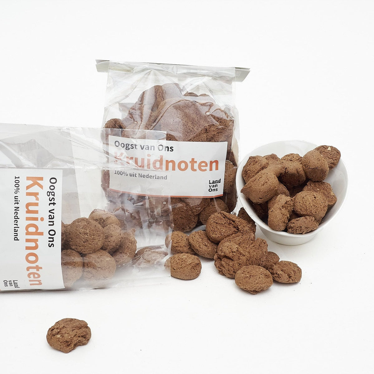 Kruidnoten van Land van Ons in en naast een schaaltje