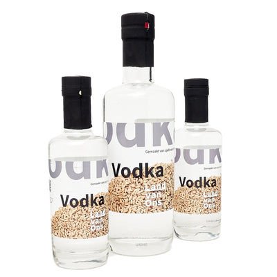 Drie flessen vodka van Land van Ons, in twee maten