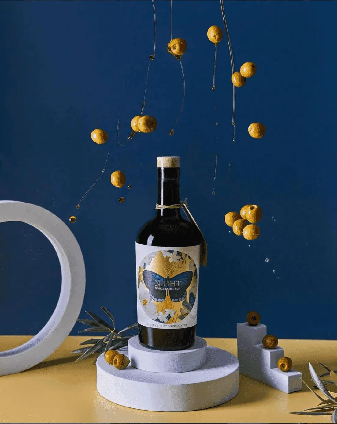 Fles Eco Night olijfolie van Nobleza del Sur